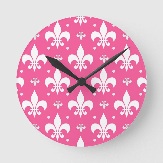 Rosa Hintergrund Fleur-de-lis-Muster Runde Wanduhr (Vorderseite)