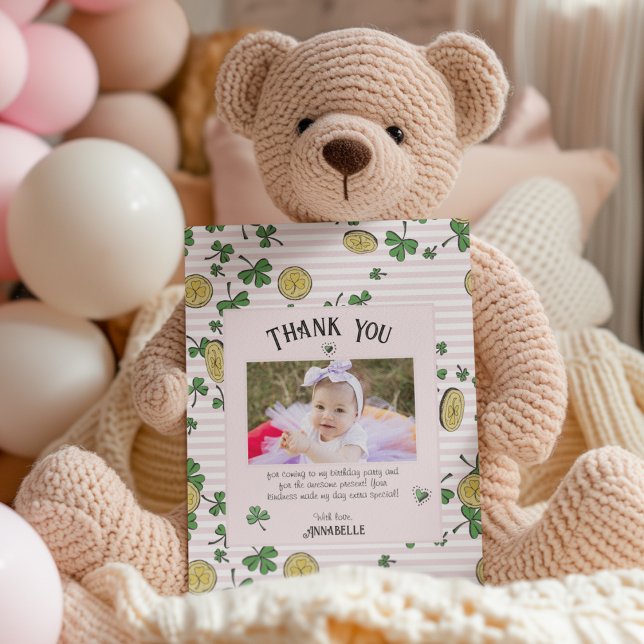 Rosa irische Kleeblätter und Lucky Coins Kindergeb Dankeskarte (Girly Pink baby St. Patty's card. Cute pink & white pinstripes. Hand-drawn shamrocks & gold coins.)