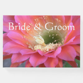 Rosa Kakteen-Blume in der Wüste Gästebuch