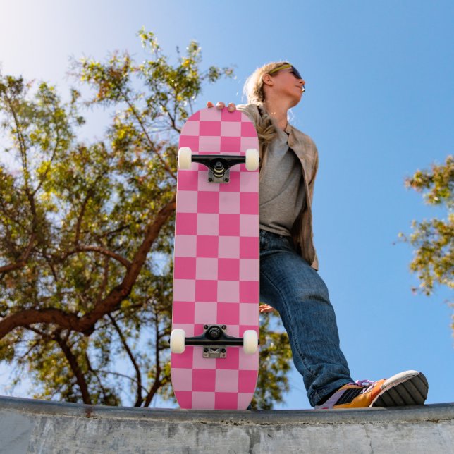 Rosa Karo-Druck Skateboard (Außenbereich 1)