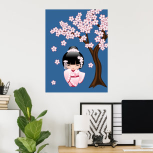 Rosa Kimono Kawaii Kokeshi-Puppe auf Blau Poster
