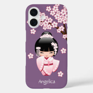 Rosa Kimono Kawaii Kokeshi-Puppe auf Lila iPhone 16 Hülle