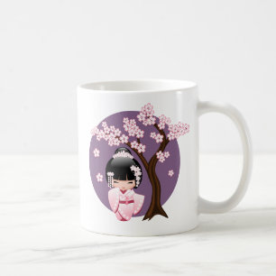 Rosa Kimono Kawaii Kokeshi-Puppe auf Lila Kaffeetasse