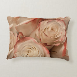 Rosa-Kissen mit cremefarbenen und roten Spitzen Dekokissen