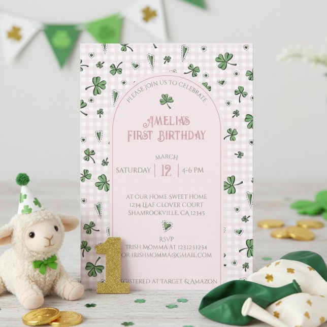 Rosa Kleeblatt Erstes Geburtstag Foto Einladung (Cute Pink Shamrock 1st Birthday Invitation for Irish Kids Birthday Party. Lucky Green Clover, Hearts)