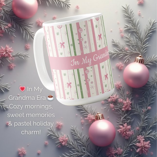 Rosa Kokette Oma-Ära Kaffeetasse (💗 In My Grandma Era ☕ Cozy mornings, sweet memories & pastel holiday charm!)