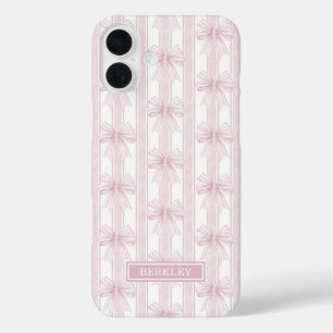 Rosa Koketten Schleifen auf gestreiften Monogramme iPhone 16 Plus Hülle