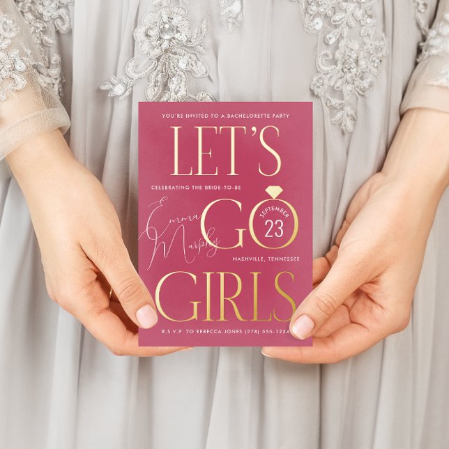 Rosa Lasse Go Girls Junggeselinnen-Abschied Folie Einladungspostkarte (Pink and gold foil Let's Go Girls country western bachelorette party invitation)