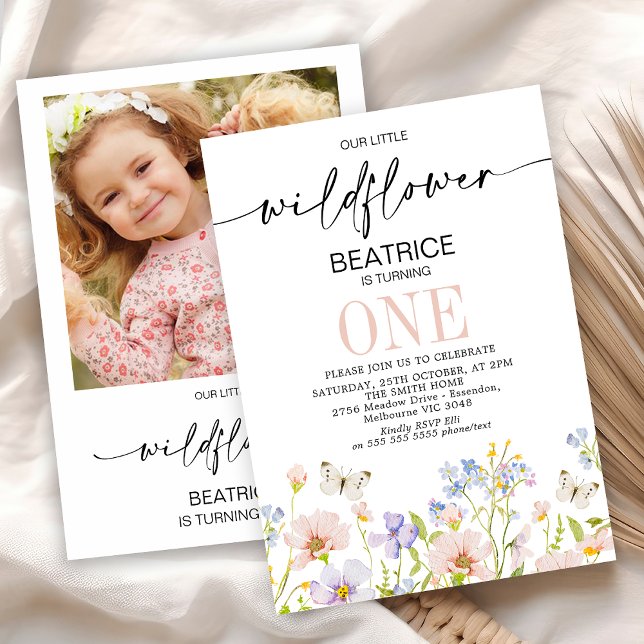 Rosa Lila Foto Zurück Wildblume 1. Geburtstag Einladung (Girls Little Wildflower First Birthday Invitation with Photo, Little Wildflower 1st Birthday Invite)