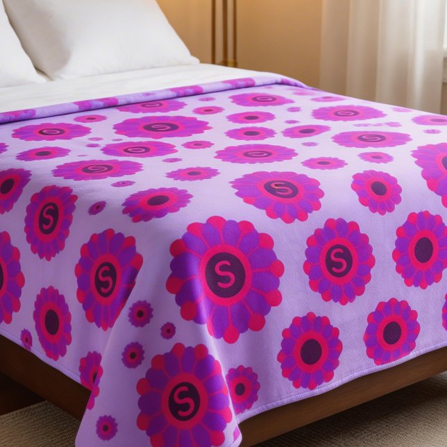 Rosa Lila Magenta Florales Initial Fleecedecke (Bold floral blanket with initials adds charm. custom letter.)