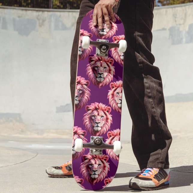 Rosa Löwenkopf-Tiermuster-Design Lila  Skateboard (Von Creator hochgeladen)