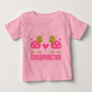 Rosa Marienkäfer-Chiropraktor-Geschenk Baby T-shirt