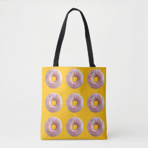 Rosa mattierte Donuts mit bunten Sprinklen