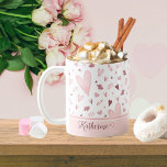 Rosa | Mauve Watercolor Herzmuster Name Kaffeetasse<br><div class="desc">Dieses rosa und lila auf weißem Herzen gewollt Muster-Design ist ideal,  um den Valentinstag zu feiern,  oder jeden Tag,  an dem Sie gerade  haben,  um Ihrer Lieblingsperson Liebe zu zeigen.</div>