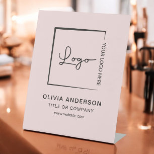 Rosa Minimalistisches Business-Logo Beruflich Sockelschild