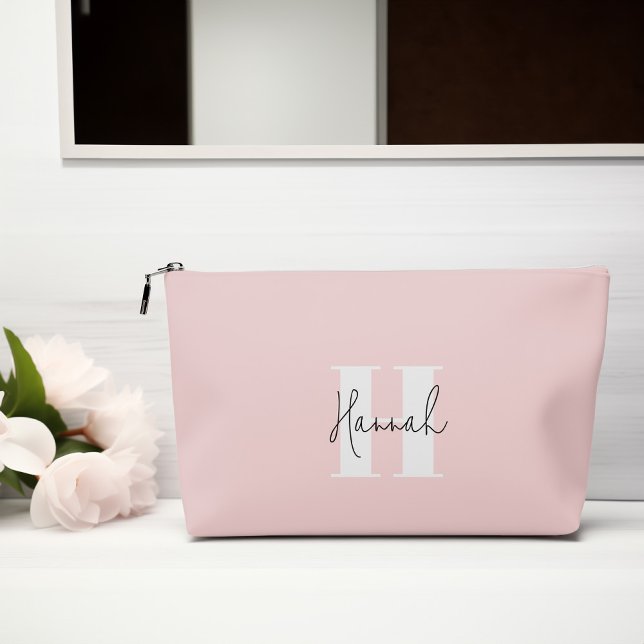 Rosa Modern Minimalistisch Mit Monogramm Zubehörtasche (Von Creator hochgeladen)