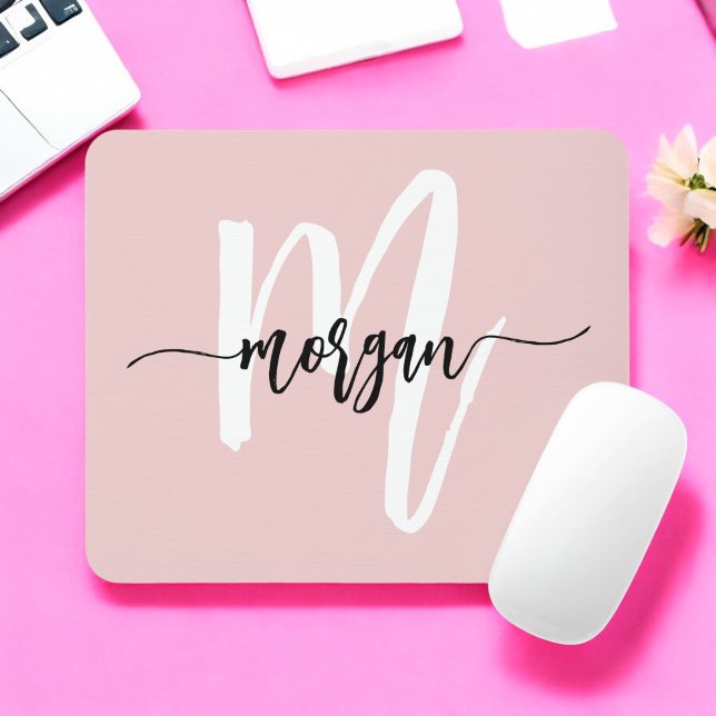 Rosa Modern Script Girl Monogram Name Mousepad (Von Creator hochgeladen)