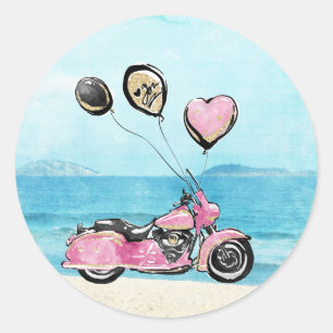 Rosa Motorrad auf dem Strand Hochzeitsaufkleber Runder Aufkleber