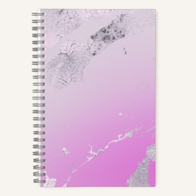 Rosa Notizbuch mit metallischen Akzenten (Vorderseite)