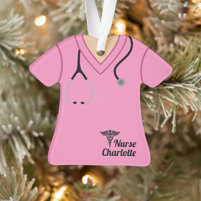Rosa Nurse Scrubs Personalisiert Ornament (Baum)