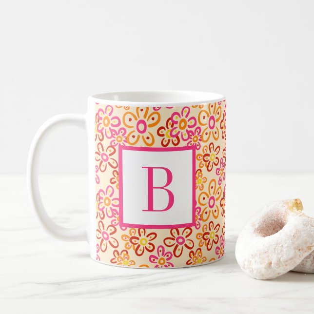 Rosa orange retro Gänseblümchen Anfangsmonogramm Kaffeetasse (Mit Donut)