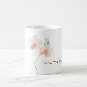 Rosa Orchideenblumen Mintgrüner Schmetterling Kaffeetasse