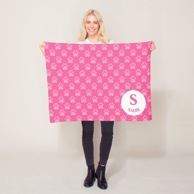Rosa Pfotenabdruck-Muster mit Monogramm und Namen Fleecedecke (Beispiel)