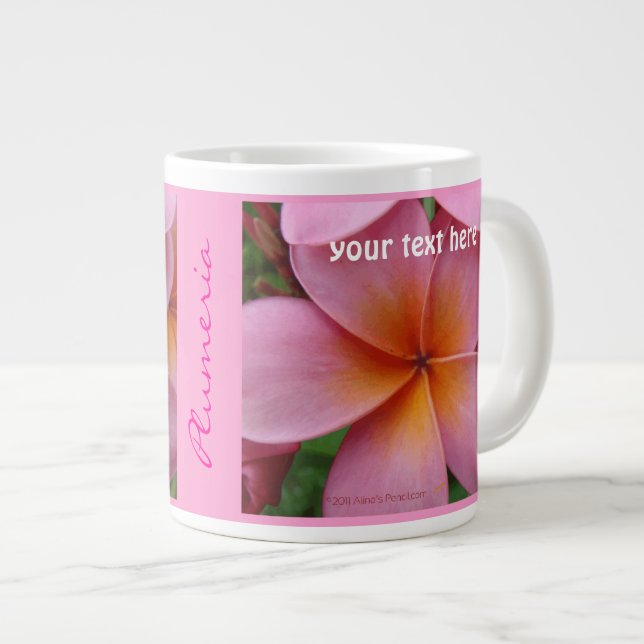 Rosa Plumeria-tropischer Blumen-individueller Name Jumbo-Tasse (Vorderseite Rechts)