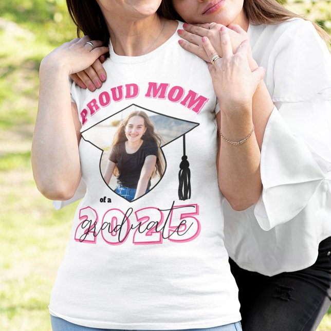 Rosa Proud-Mama eines Graduate-Fotos T-Shirt (Von Creator hochgeladen)