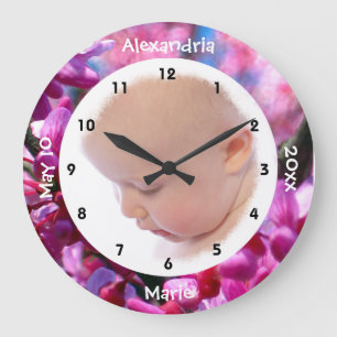 Rosa Redbud-Blüten im Bloom Baby Girl-Foto Große Wanduhr