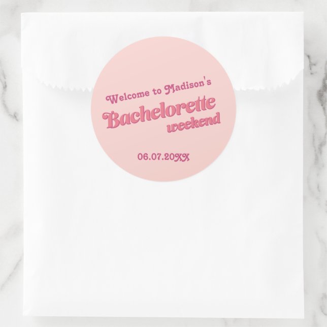 Rosa Retro Schriftart Bachelorette Gefallen Labels Runder Aufkleber (Tasche)