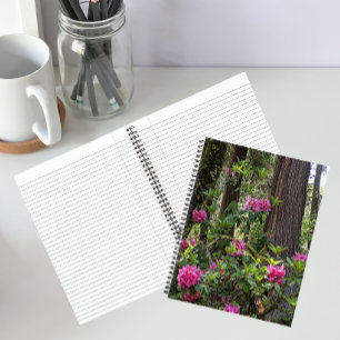 Rosa Rhododendren in einem Wald Florales Notizbuch