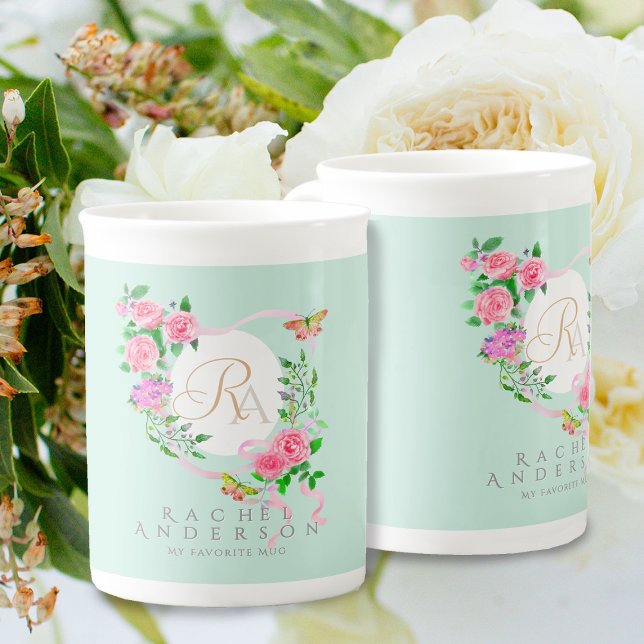 Rosa Ribbon Chic Monogram Blue Prozellantasse (Romantic Pink Rose Ribbon Monogram Beige Mug.)