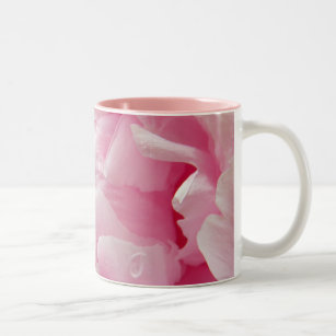 Rosa Romantik blühende Blume mit Tau Zweifarbige Tasse