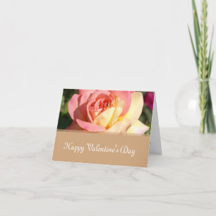 Rosa rosa-pinke, gelbe Blumen Frohen Valentinstag Feiertagskarte