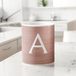 Rosa Rosa - Rose Gold Metallischer Monogramm Name Kaffeetasse<br><div class="desc">Blush Pink - Rose Gold Imitate Metallic Edelstahl Foil Monogram Name und Initial Coffee or Tea Tasse. Die Kaffeetasse macht das perfekte Weihnachtsgeschenk oder Sweet 16,  18,  30,  40,  50,  60. Geburtstagsgeschenk für jemanden,  der moderne und elegante Rose Gold Lieben.</div>