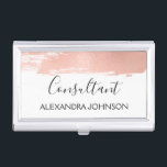 Rosa Rosa - Rose Goldrausch Pinselstrich Visitenkarten Dose<br><div class="desc">Blush Pink - Rose Gold und White Foil Pinsel Stroke Trendy Consultant Minimalistisch Business Card Holder mit schwarz handschrift elegante Typografie für das Monogramm. Der Blush Pink - Rose Gold und White Foil Brush Stroke Business Card Holder kann für jeden Beruf angepasst werden. Sollte der Beruf oder Namenstext nicht Ihren...</div>