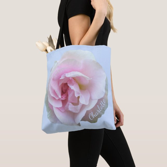 Rosa Rose auf Personalisiert blauer Tasche (Von Nahem)