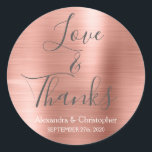 Rosa Rose Gold Chic Metallic Liebe & Danke Runder Aufkleber<br><div class="desc">Blush Pink - Rose Gold und Karkohle Gray Typografie Script Imitate Imitate Metal Metallic Elegant Liebe und Danke - Danke, dass Sie für Sticker, der als Umschlag Aufkleber verwendet werden kann. Dieser Aufkleber kann auf Ihren Namen und Ihr Hochzeitsdatum angepasst werden. Dieser Aufkleber ist Teil einer passenden Hochzeitskollektion und weitere...</div>