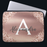 Rosa Rose Gold Glitzer und Sparkle Monogramm Laptopschutzhülle<br><div class="desc">Rosa Rose Gold Imitat Glitzer und glatter,  metallischer Foil Elegant Monogram Case. Dieser Fall kann individuell auf Ihren Anfangs- und Vornamen angepasst werden.</div>