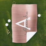 Rosa Rose Gold Metallic Foil Monogram Name Golfhandtuch<br><div class="desc">Girly Pink Rose Gold Imitate Metallic Foil Edelstahl Elegant Girl's Golf Handtuch. Dieses Golf Club Handtuch kann auf Ihren Vor- und Erstnamen angepasst werden und ist ein perfektes Geburtstag- oder Junggeselinnen-Abschied-Geschenk. Bitte kontaktieren Sie den Designer,  um passende Artikel zu erhalten.</div>