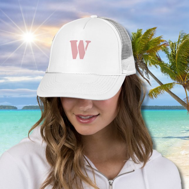 Rosa Rose Minimalistischer Monogramm Truckerkappe (Von Creator hochgeladen)