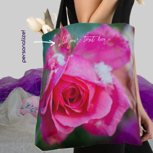 Rosa Rose mit Schneeflocken