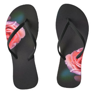 Rosa Rose mit Tau Flip Flops