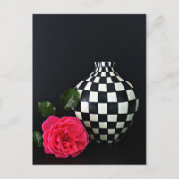 Rosa Rose und karierte Vase