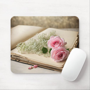 Rosa Rosen auf altem Scrapbook Mousepad