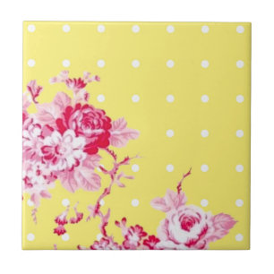 Rosa Rosen auf der gelben Seite Fliese