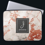 Rosa Rosen-Goldmarmor-elegantes Monogramm Laptopschutzhülle<br><div class="desc">Rosa Rosen-GoldImitat-Marmor-eleganter Monogramm-Fall. Dieser Fall kann besonders angefertigt werden,  um Ihre Initiale und vollständigen Namen einzuschließen.</div>