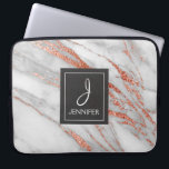 Rosa Rosen-Goldmarmor-elegantes Monogramm Laptopschutzhülle<br><div class="desc">Rosa Rosen-GoldImitat-Marmor-eleganter Monogramm-Fall. Dieser Fall kann besonders angefertigt werden,  um Ihre Initiale und vollständigen Namen einzuschließen.</div>