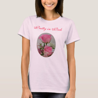 Rosa Rosen, hübsch im Rosa T-Shirt